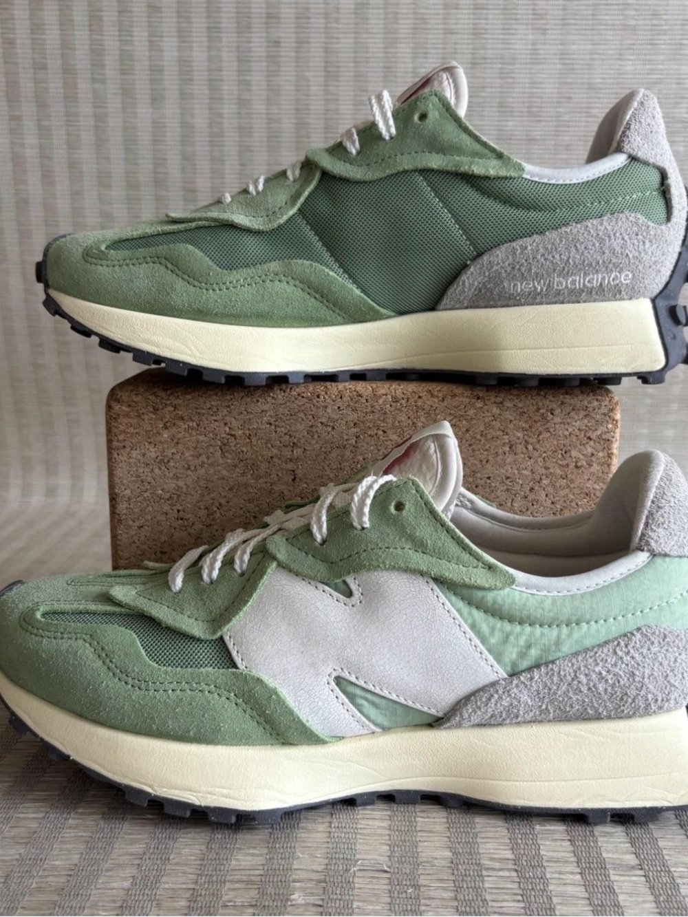 New Balance 327